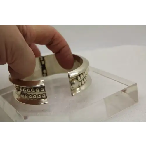 Vtg. TH-105 FHV MEXICO .925 S.S. BEADED HINGED BANGLE 55g